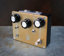Load image into Gallery viewer, Spiral Electric FX Gold Spiral Drive Rogue Custom Edition
